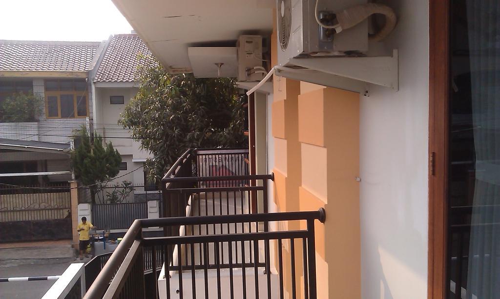 Rumah Sarwestri Hotel Bandung Exterior foto