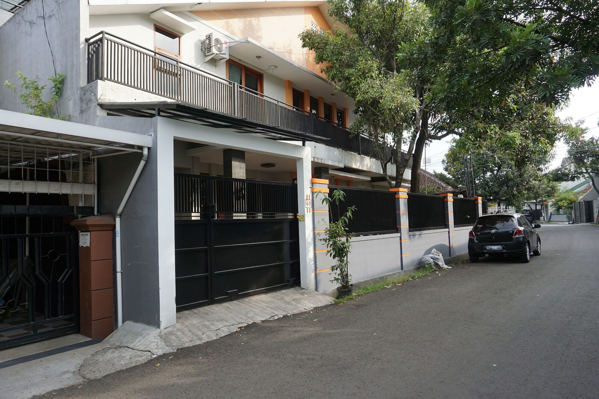 Rumah Sarwestri Hotel Bandung Exterior foto